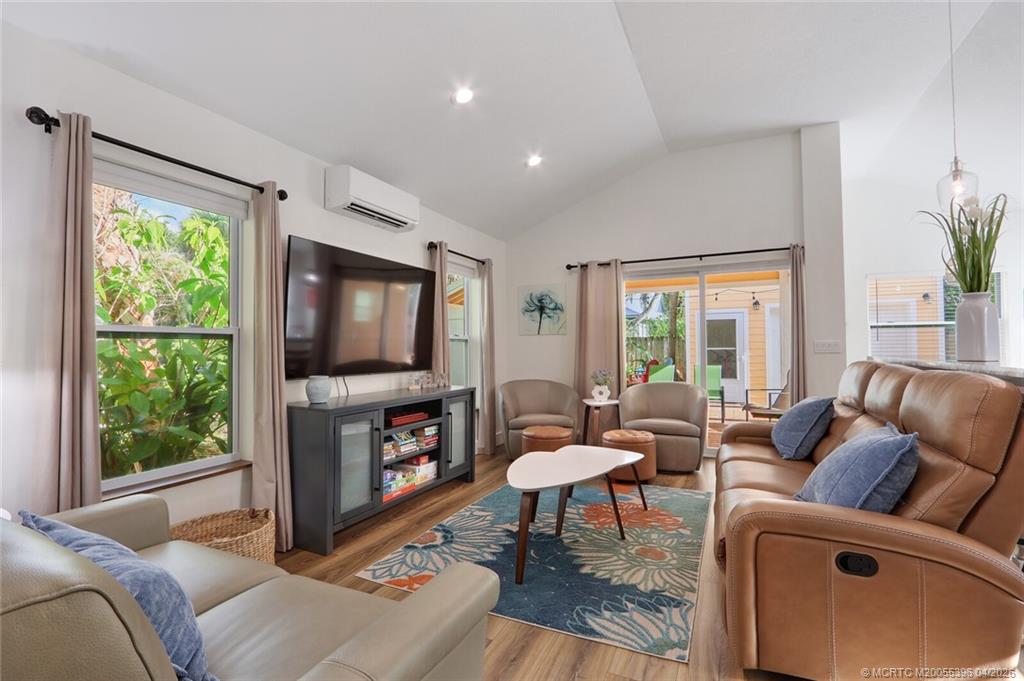 550 Southwest Riverview Street Stuart, FL 34994 - Photo 11 of 42 Gallery Image 11