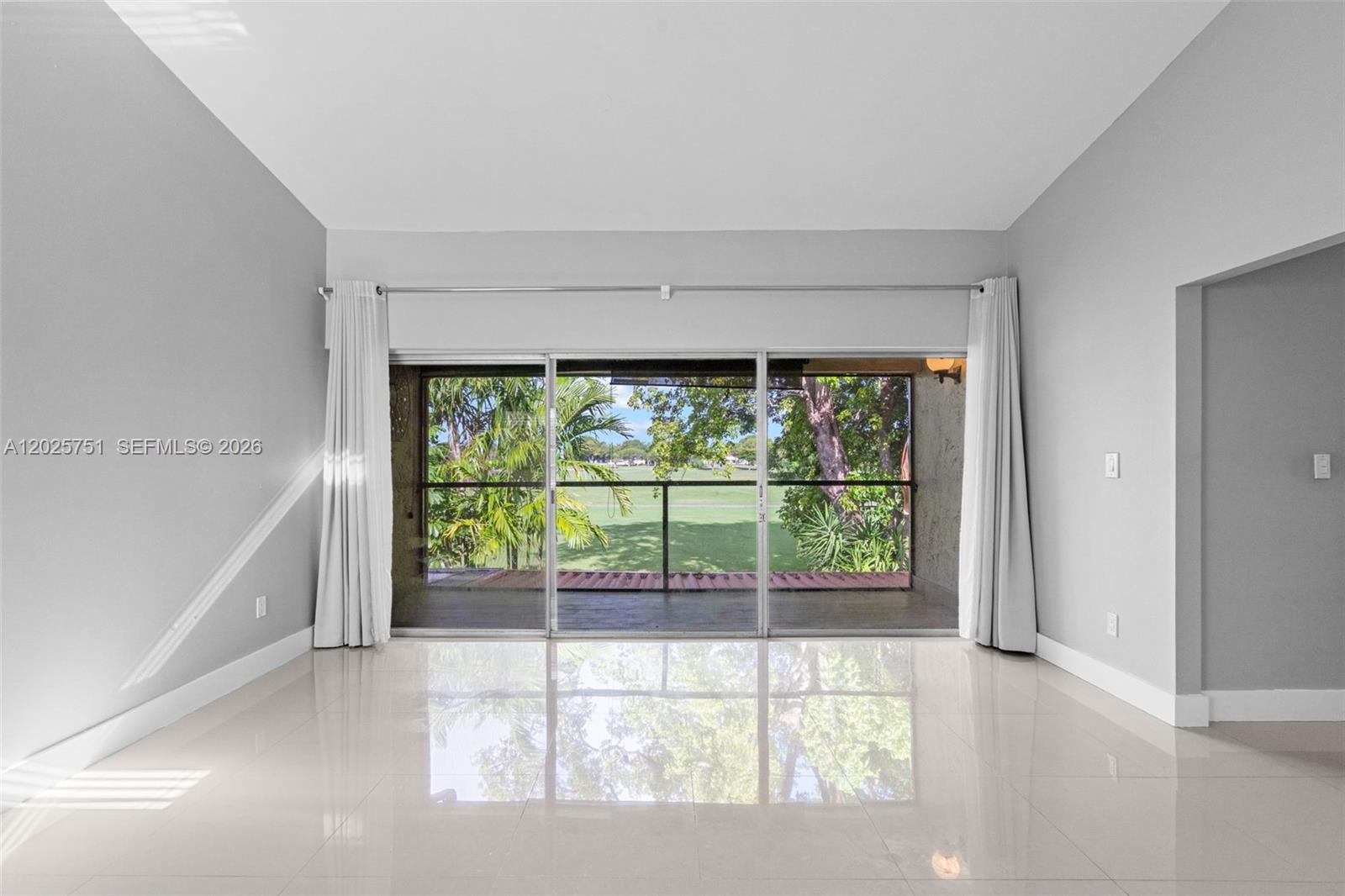 14357 Kendale Lakes Circle Miami, FL 33183 - Photo 25 of 67