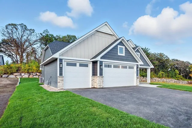 $629,899 | 27221 Pete's Hl Trail, Elko New Market, MN 55020