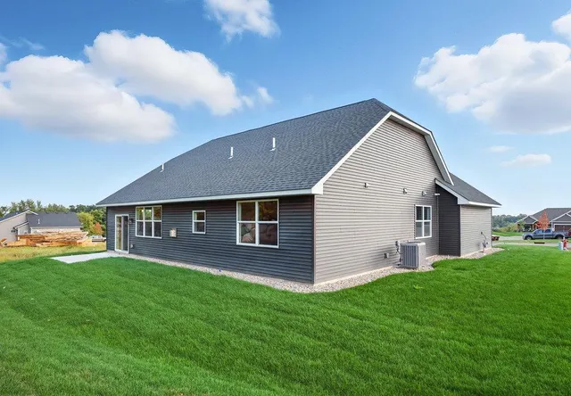 $629,899 | 27221 Pete's Hl Trail, Elko New Market, MN 55020