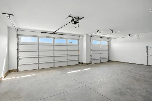 $629,899 | 27221 Pete's Hl Trail, Elko New Market, MN 55020