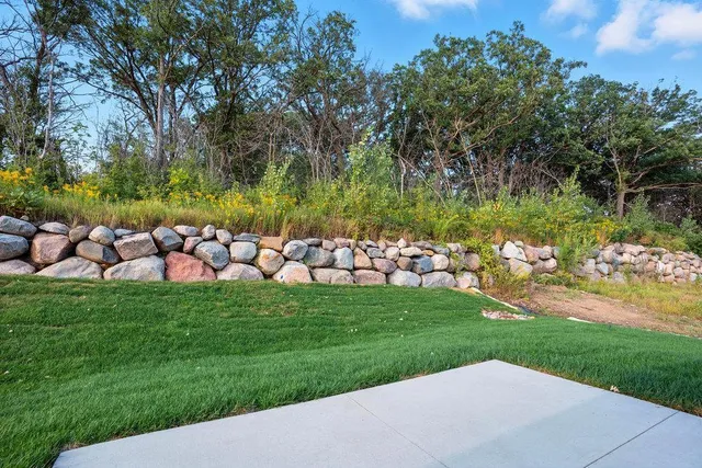 $629,899 | 27221 Pete's Hl Trail, Elko New Market, MN 55020