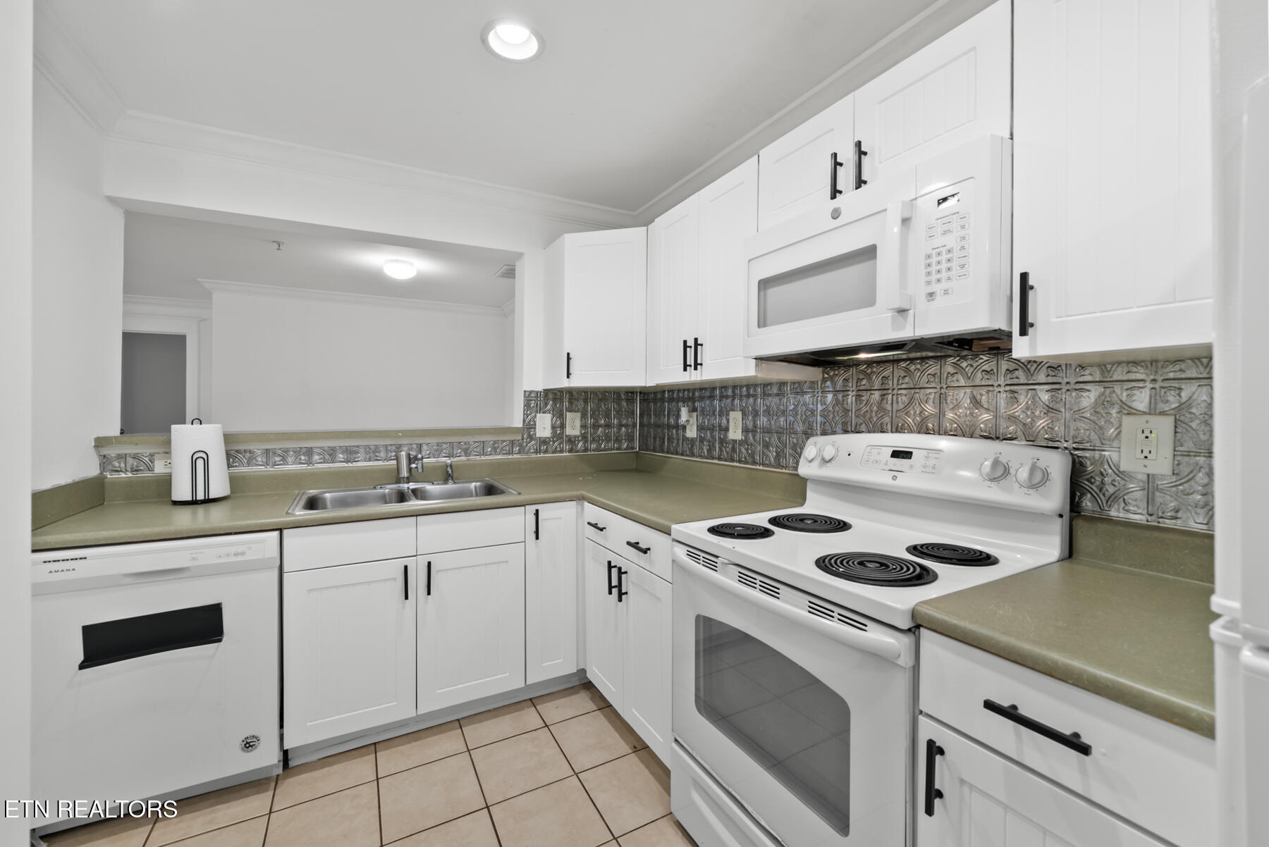 3720 Spruce Ridge Way, Unit 2222 Knoxville, TN 37920 - Photo 8 of 35 Kitchen
