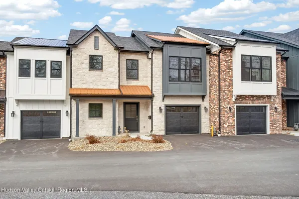 $875,000 | 20 Icehouse Drive, Saugerties, NY 12477
