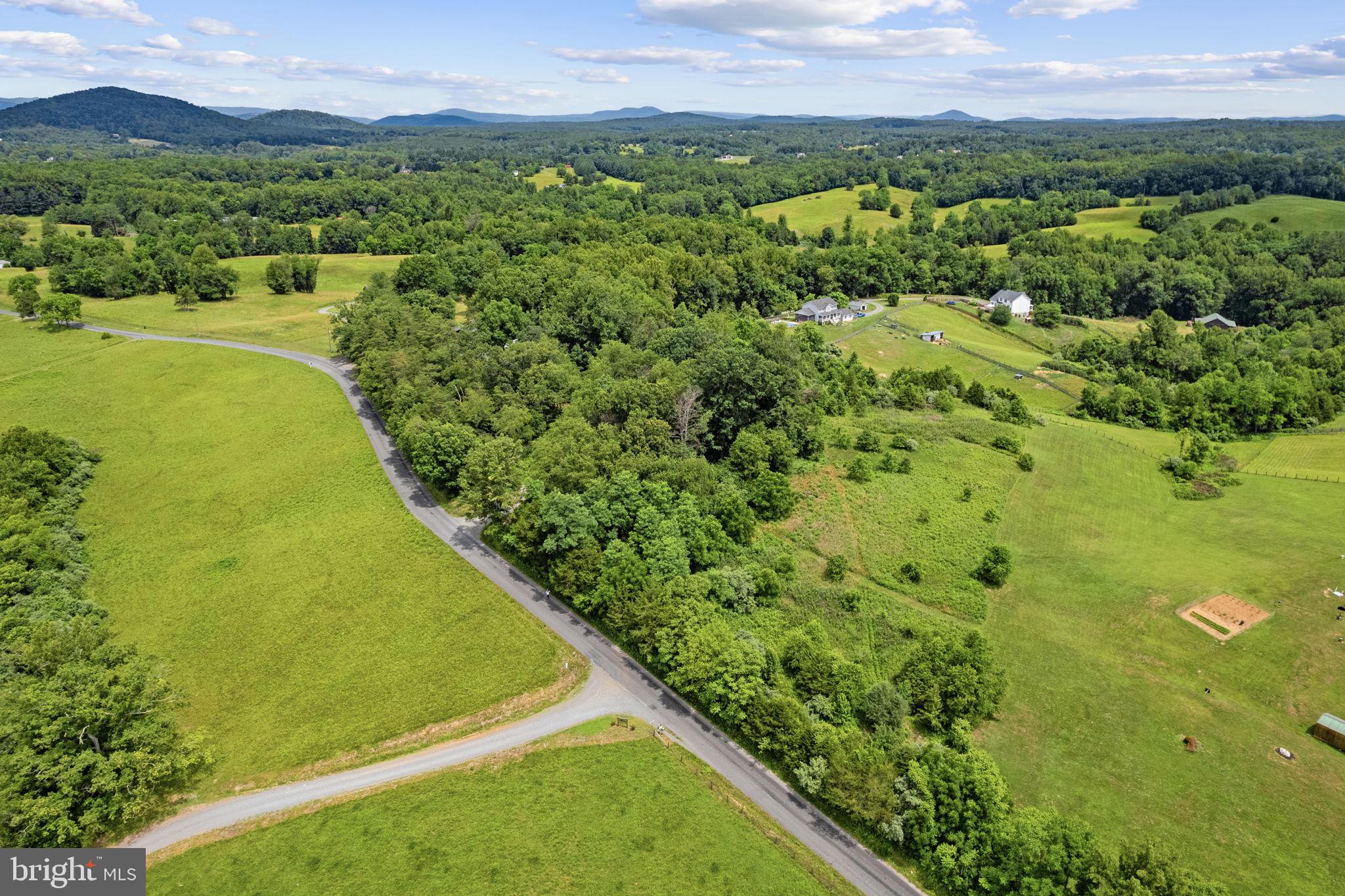 33 A Docs Road Amissville, VA 20106 - Photo 2 of 31