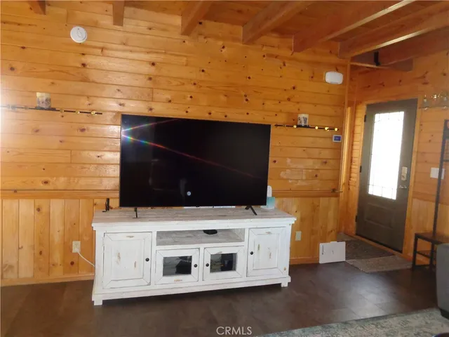 $2,300 | 24071 Fern Glen Road, Crestline, CA 92325