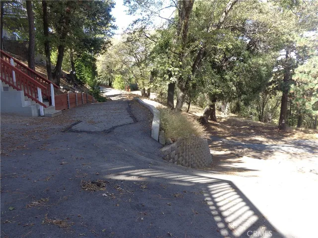 $2,300 | 24071 Fern Glen Road, Crestline, CA 92325