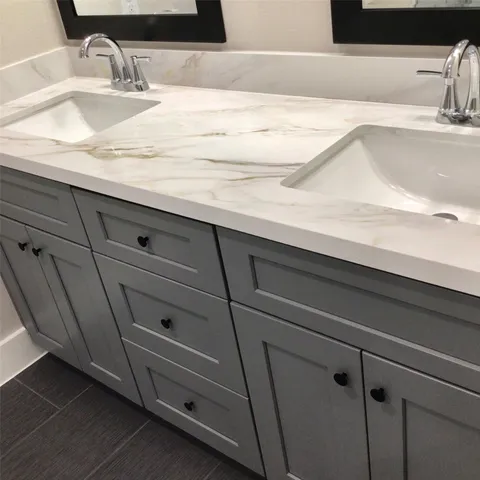 a close view of sink and tap