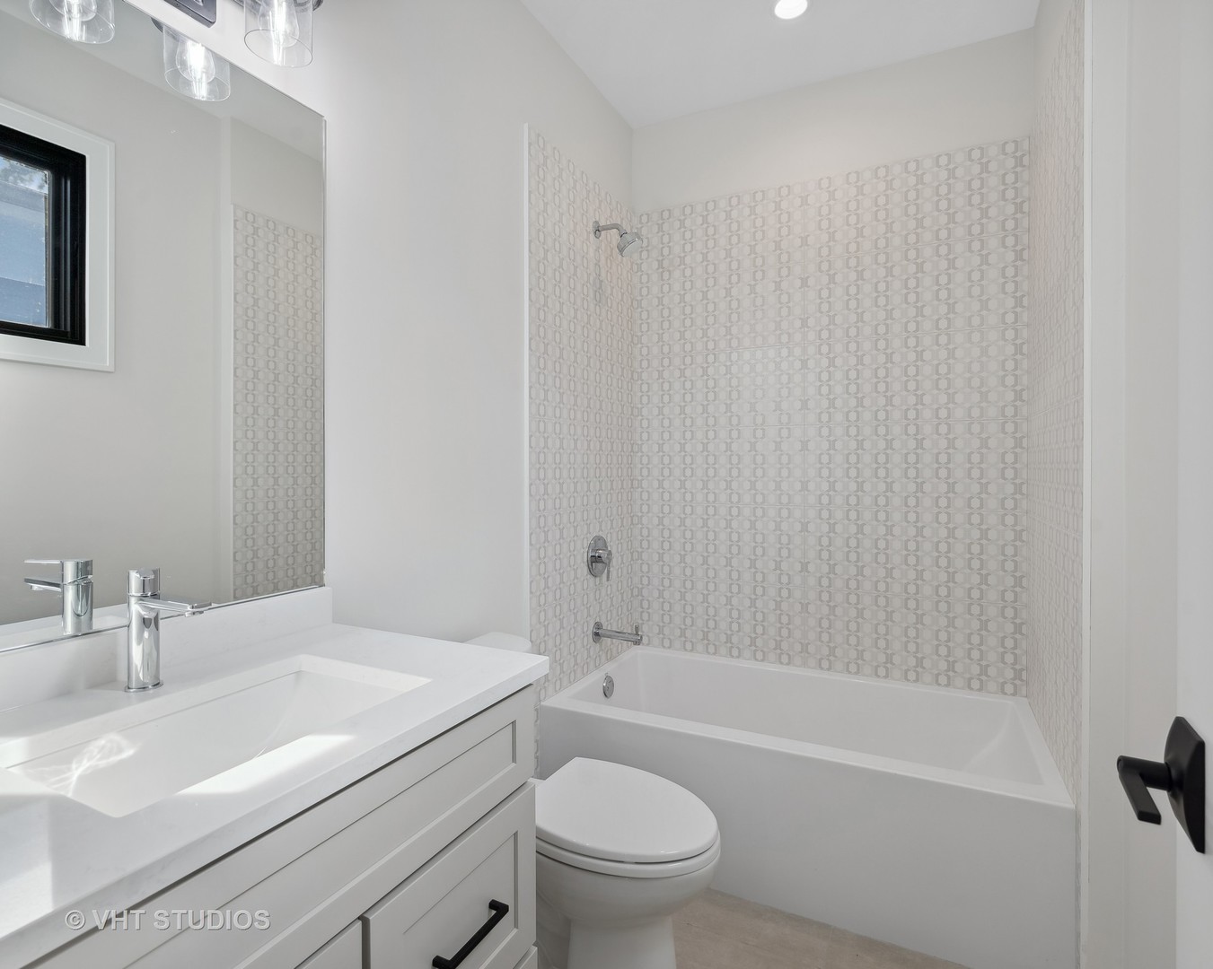 3018 North Seminary Avenue Chicago, IL 60657 - Photo 16 of 62 a bathroom with a sink a toilet and a bathtub