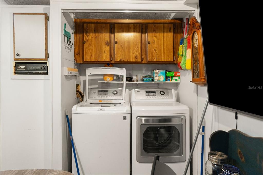 7154 County Road 651 Bushnell, FL 33513 - Photo 21 of 34 a utility room with dryer and washer