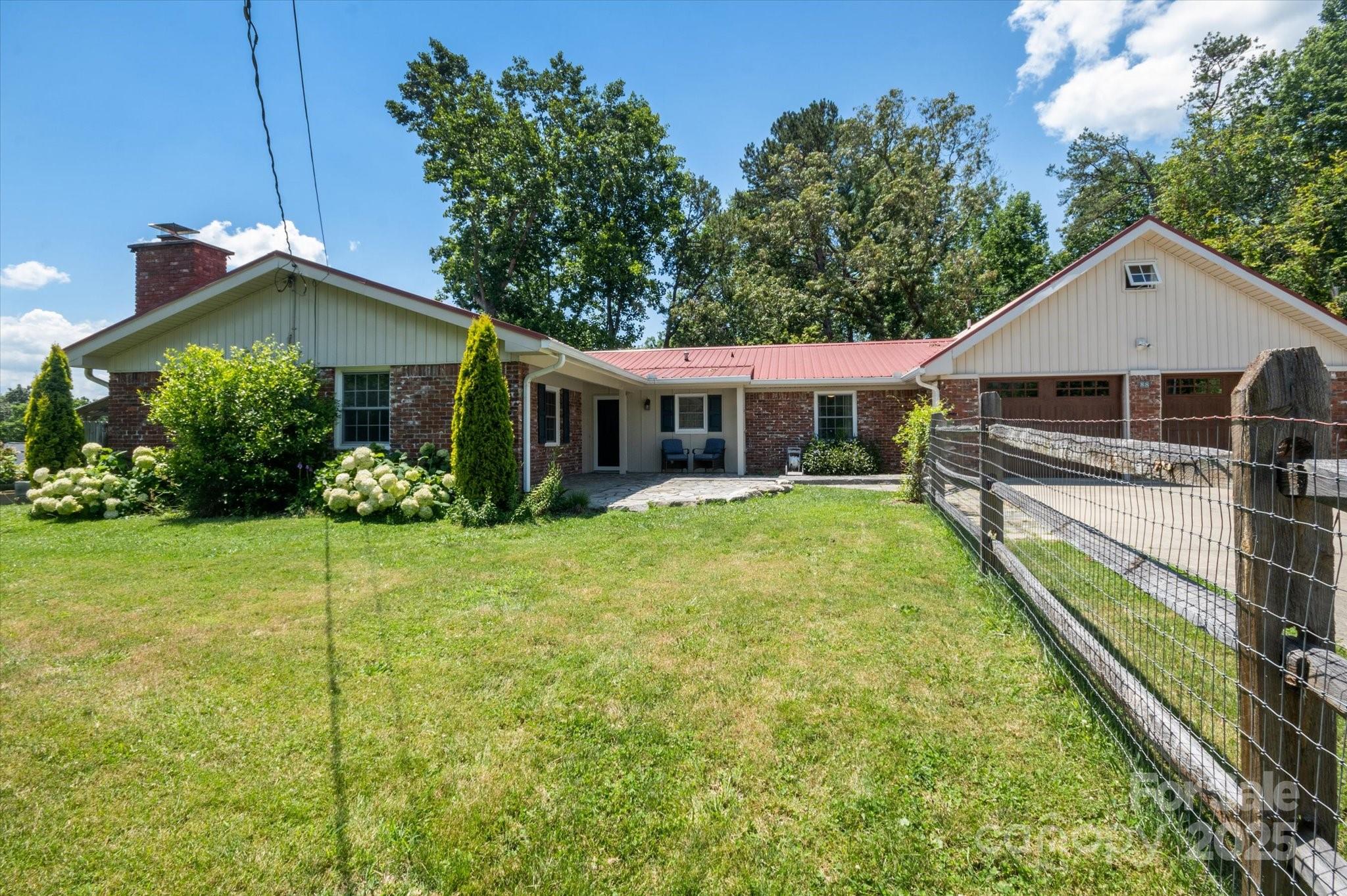 88 Gibson Road Asheville, NC 28804 - Photo 2 of 34 Gallery Image 2