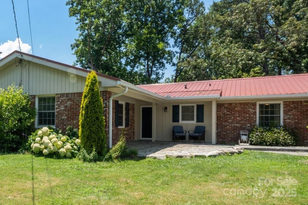 88 Gibson Road Asheville, NC 28804 - Photo 4 of 34 Gallery Image 4