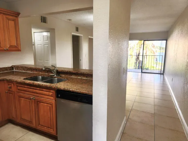 $1,850 | 1520 Lake Crystal Drive, Unit F, West Palm Beach, FL 33411