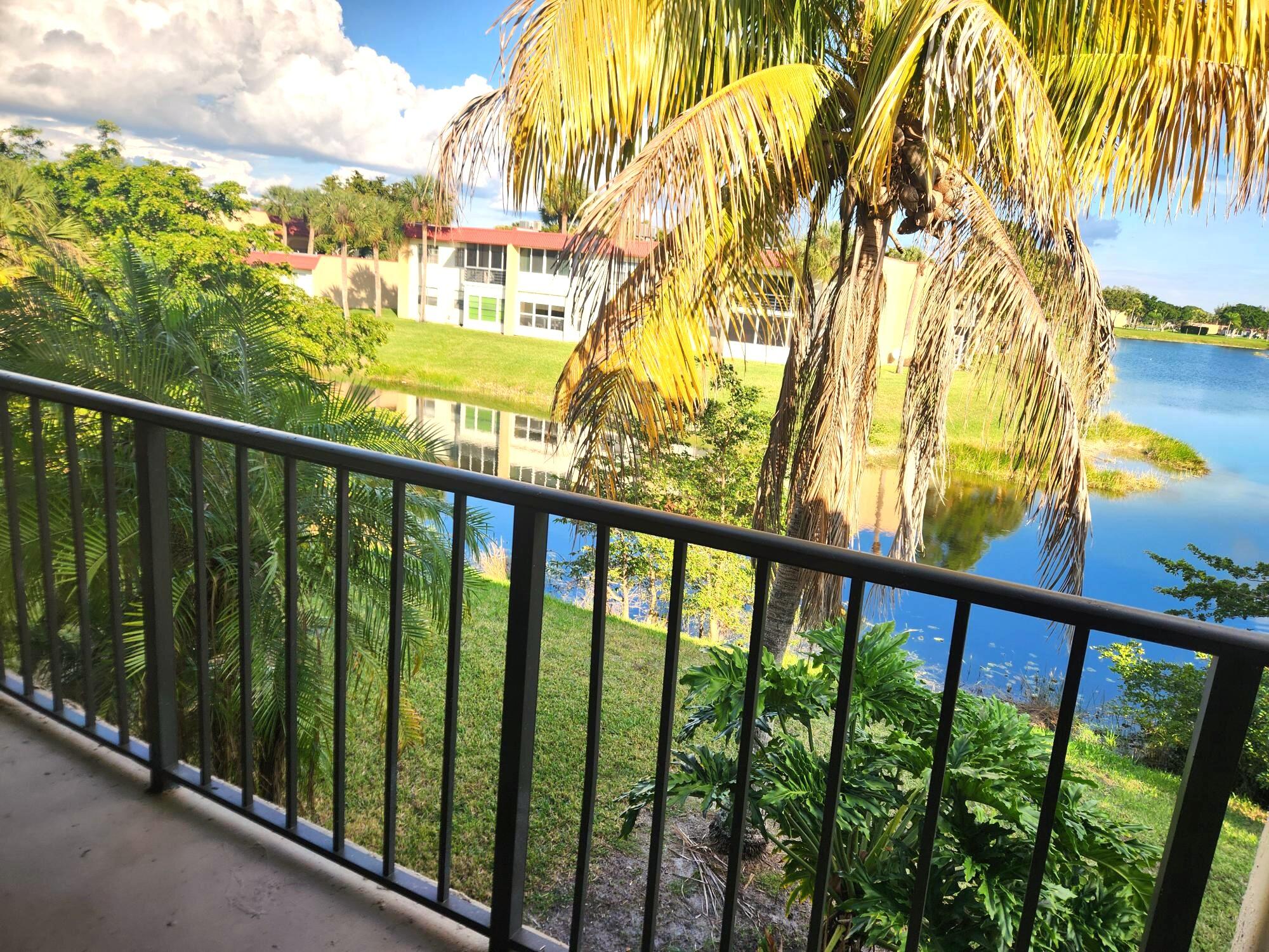 1520 Lake Crystal Drive, Unit F West Palm Beach, FL 33411 - Photo 5 of 11 1520 CRYSTAL LAKES 5