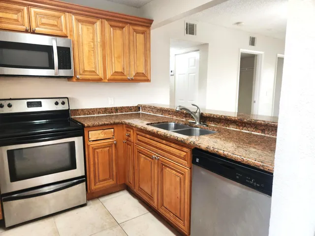 $1,850 | 1520 Lake Crystal Drive, Unit F, West Palm Beach, FL 33411