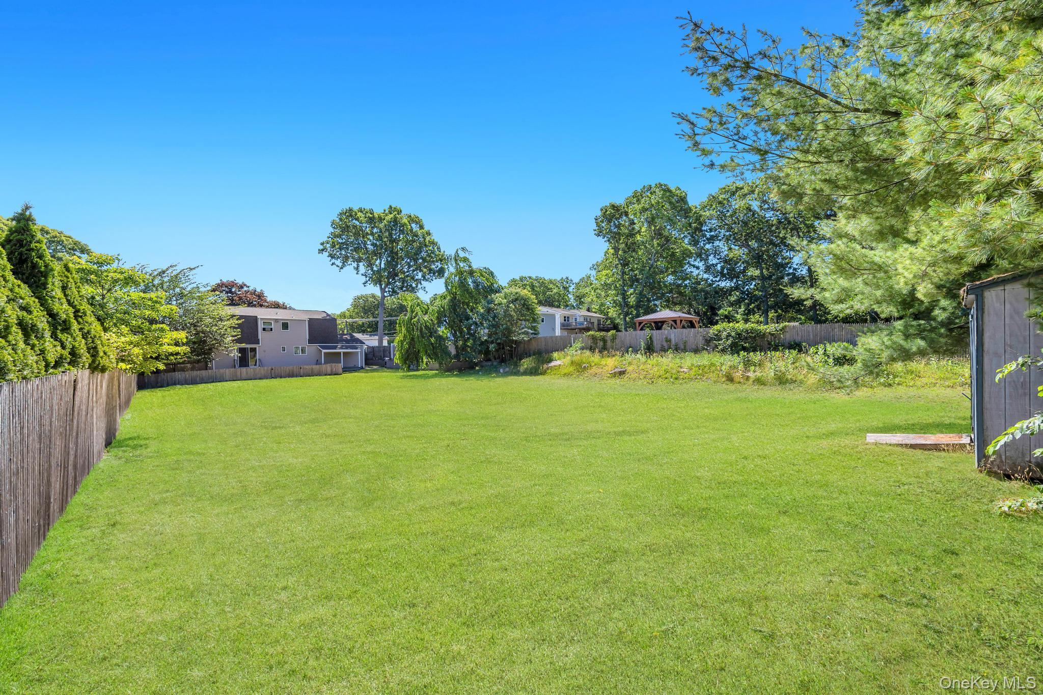358 Holbrook Road Ronkonkoma, NY 11779 - Photo 13 of 42
