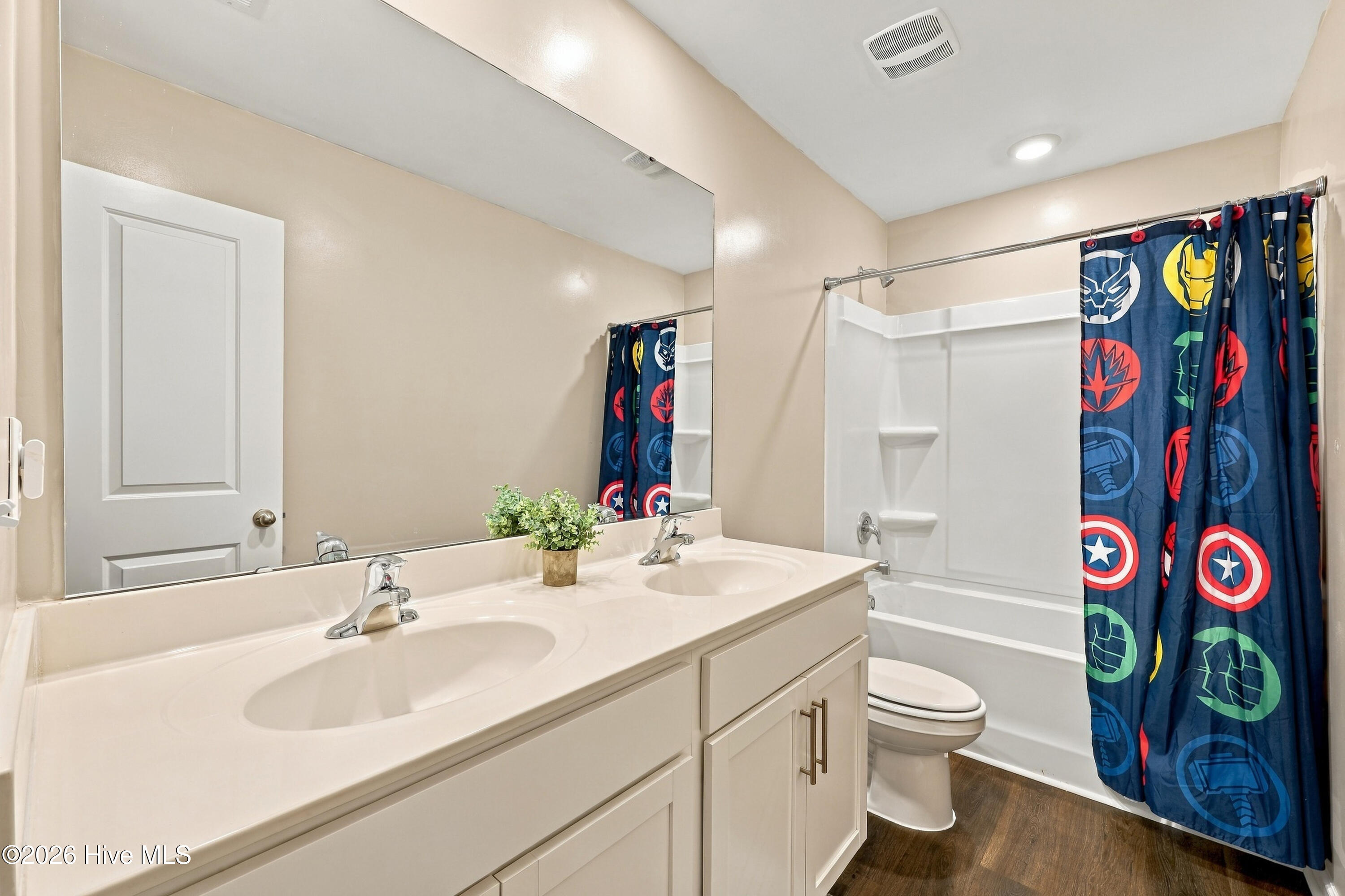 414 Frida Road New Bern, NC 28560 - Photo 30 of 54 Hall Bathroom