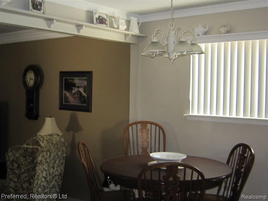 39841 Coronation Road Canton, MI 48188 - Photo 9 of 21 Ample Table Space.JPG