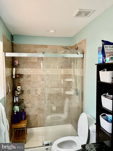 3791 Old Washington Road Waldorf, MD 20602 - Photo 4 of 25 Beautifully tiled Bathrooms!