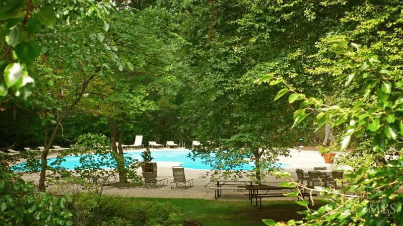 2324 Madison Road, Unit 303 Cincinnati, OH 45208 - Photo 29 of 33 Community Amenities Heated Outdoor Pool with Pool Attendant Fully Equipped Exercise Room Fax and Copying Services Conference Room (Available by Reservation) Party Room (Available by Reservation) Special Events Situated on Five Acres of Wooded Grounds On-site Beauty Salon and Spa – Christopher Marcus at the Madison