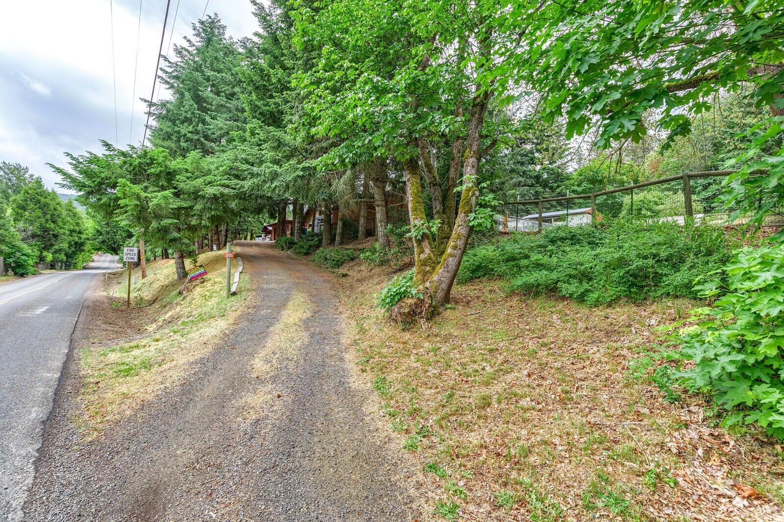 9250 Wagner Creek Road Talent, OR 97540 - Photo 39 of 52 Driveway entrance to home