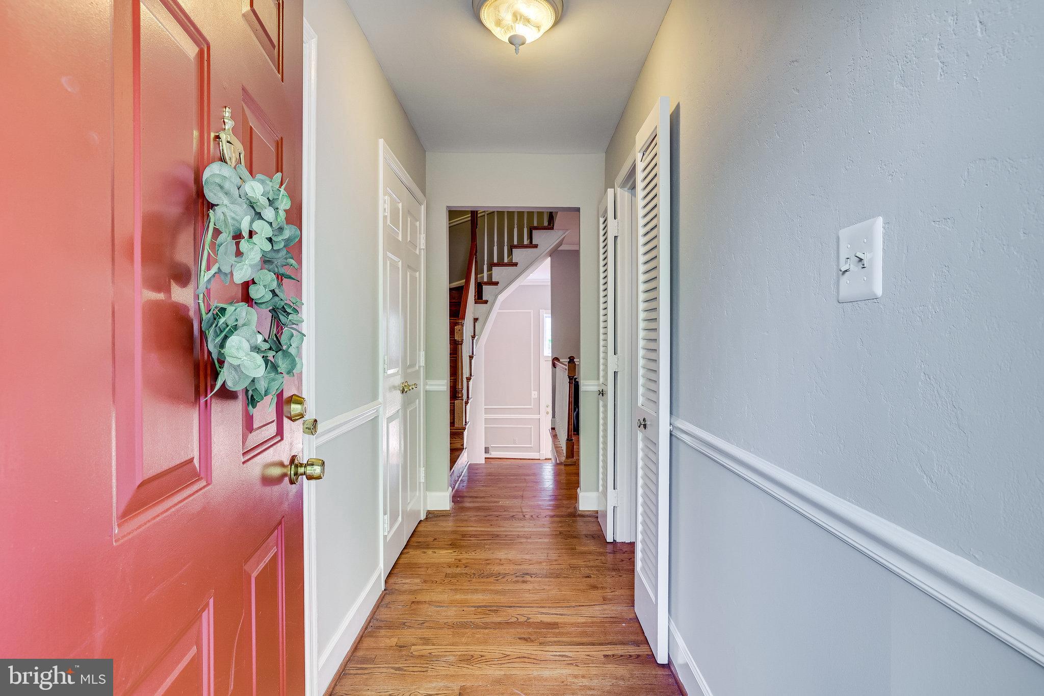 11865 Dunlop Court Reston, VA 20191 - Photo 2 of 76 Welcoming front entrance
