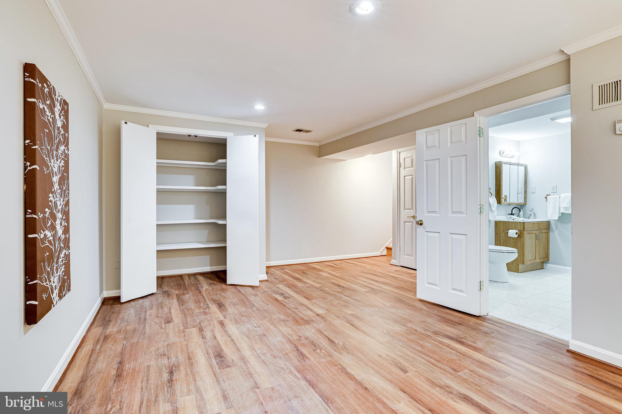 11865 Dunlop Court Reston, VA 20191 - Photo 11 of 76 Lower level family room with FULL bath