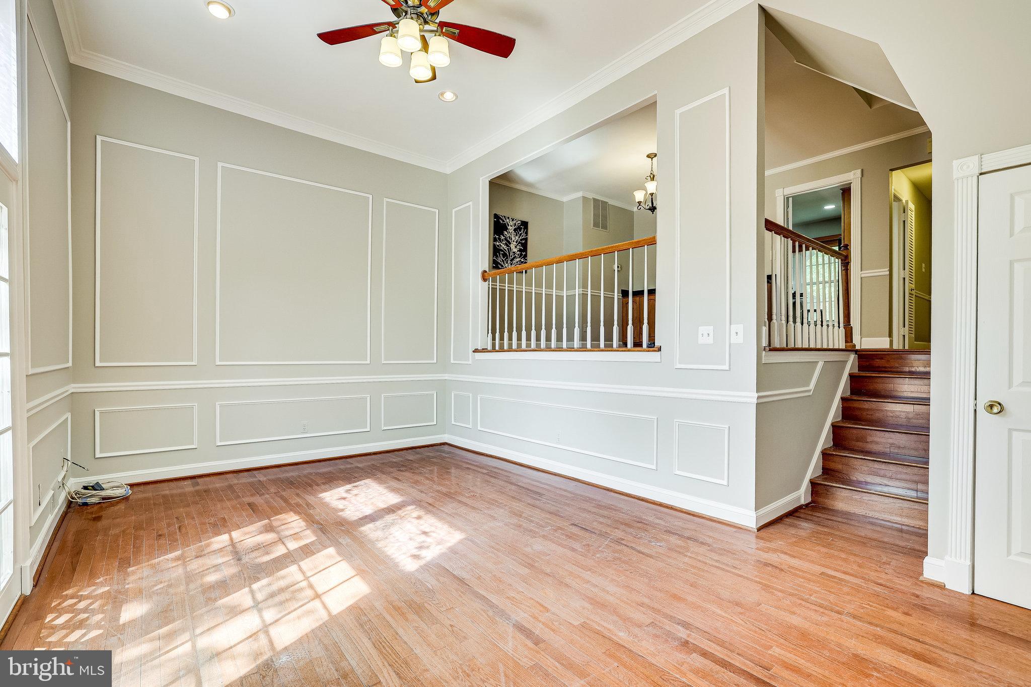 11865 Dunlop Court Reston, VA 20191 - Photo 14 of 76 Sunny living area offers access to deck
