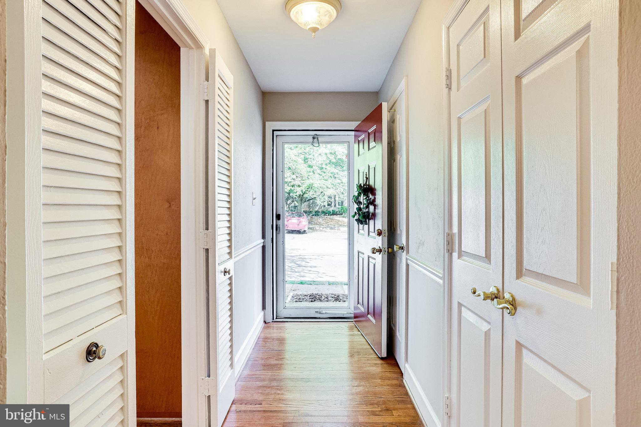 11865 Dunlop Court Reston, VA 20191 - Photo 20 of 76 Welcome! Come right on into this inviting home.