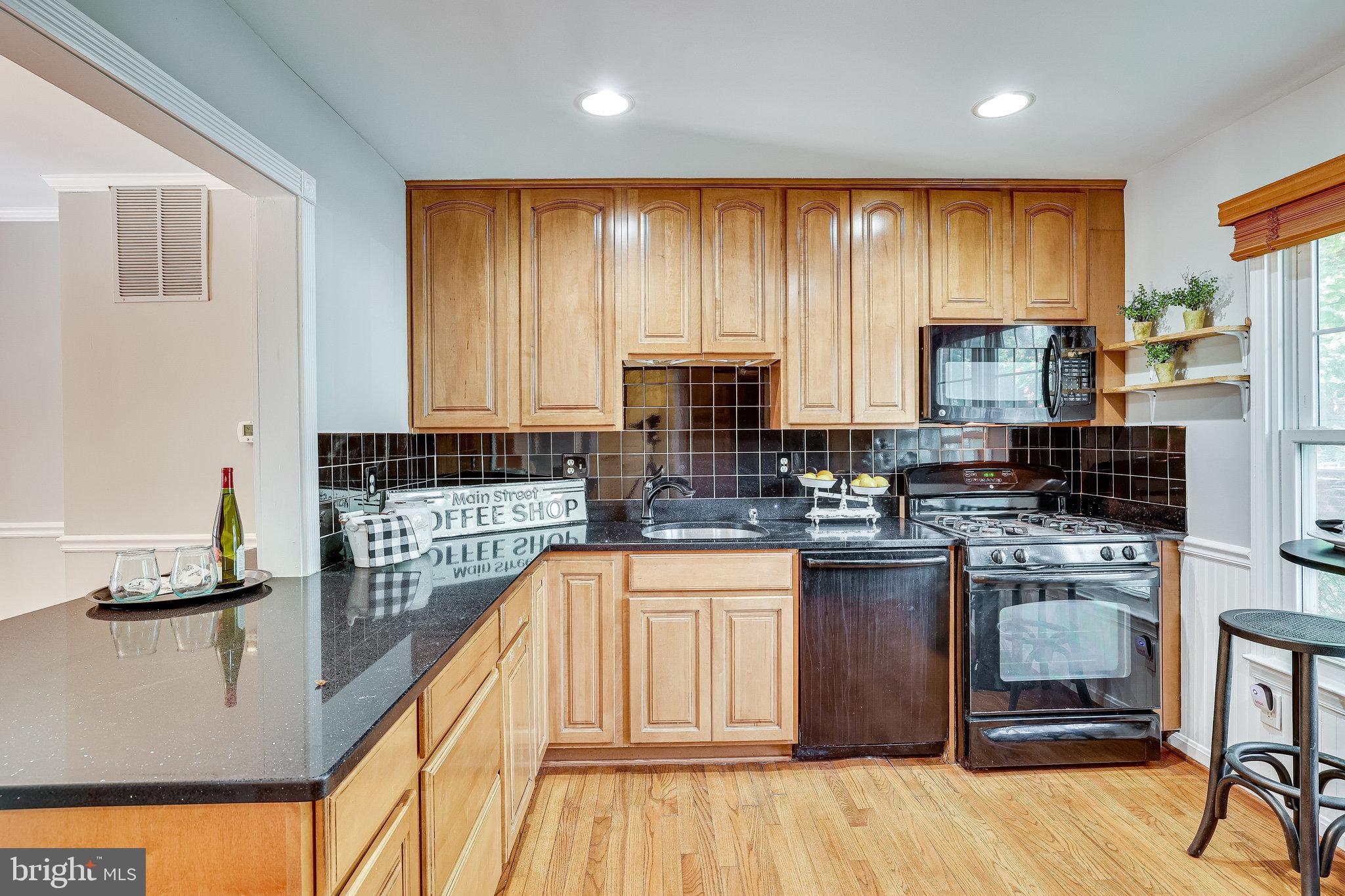 11865 Dunlop Court Reston, VA 20191 - Photo 27 of 76 Outstanding kitchen with storage galore