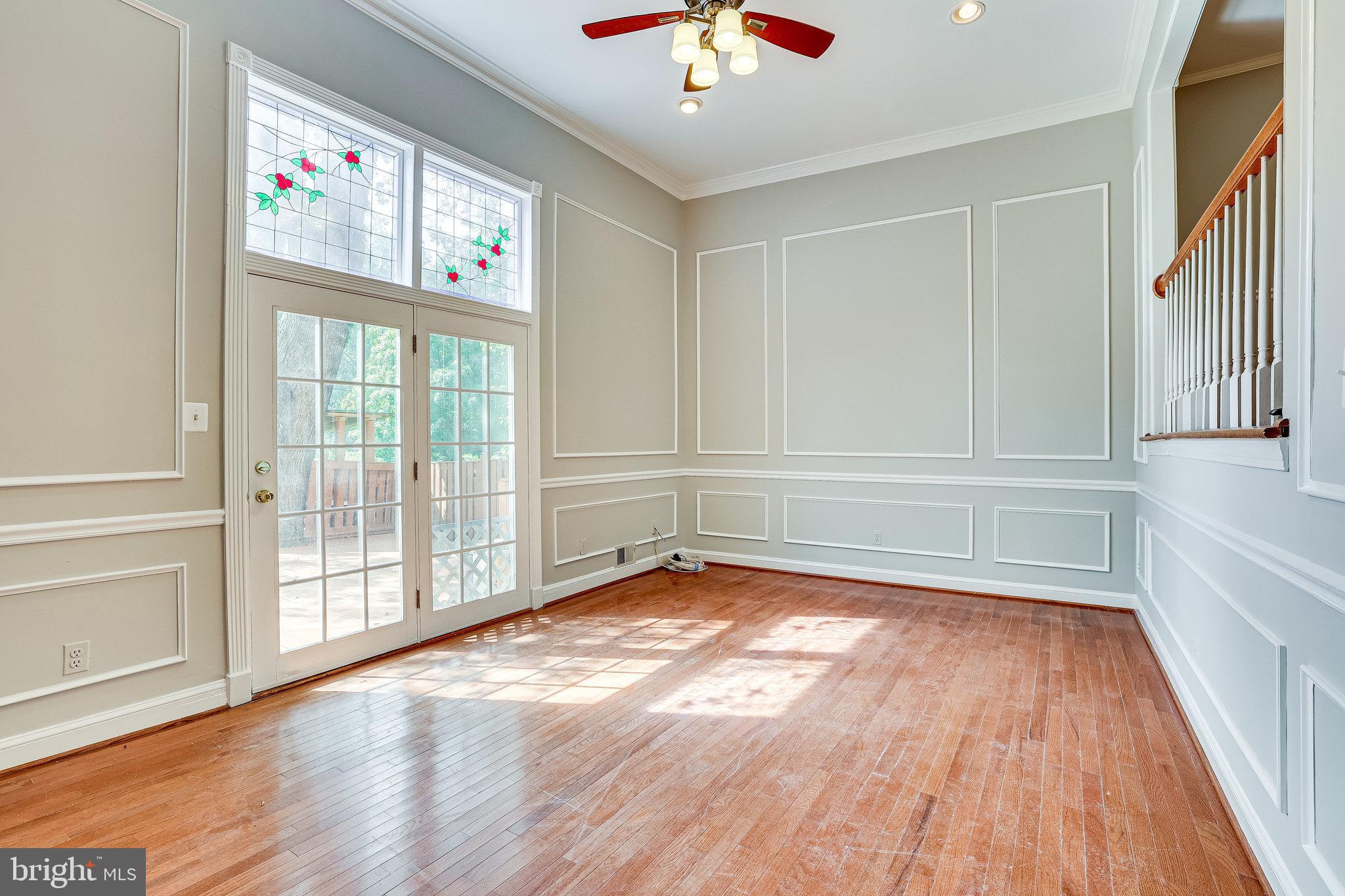 11865 Dunlop Court Reston, VA 20191 - Photo 6 of 76 Living area w soaring ceiling,hardwood & new paint