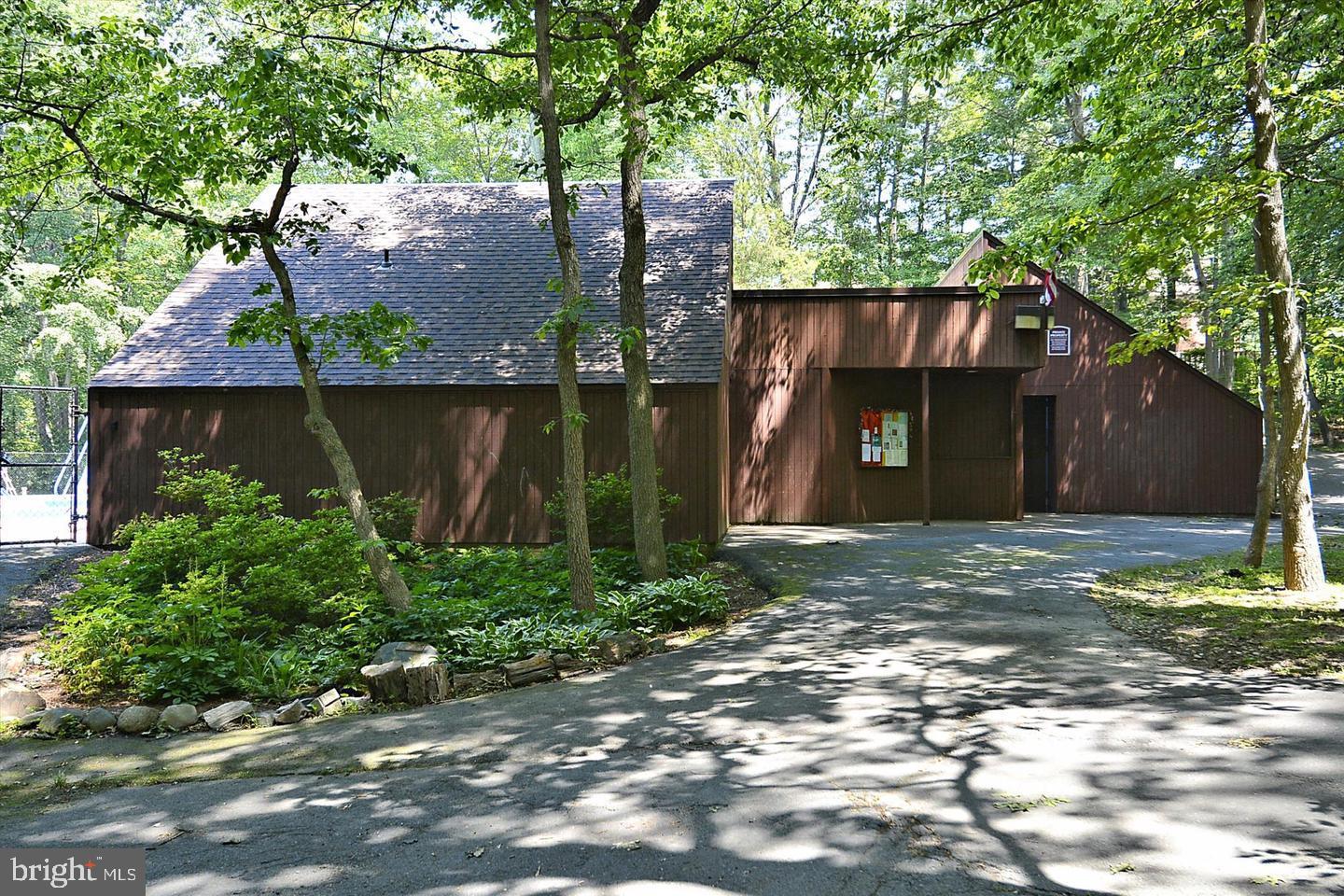 11865 Dunlop Court Reston, VA 20191 - Photo 54 of 76 Deepwood's pool house