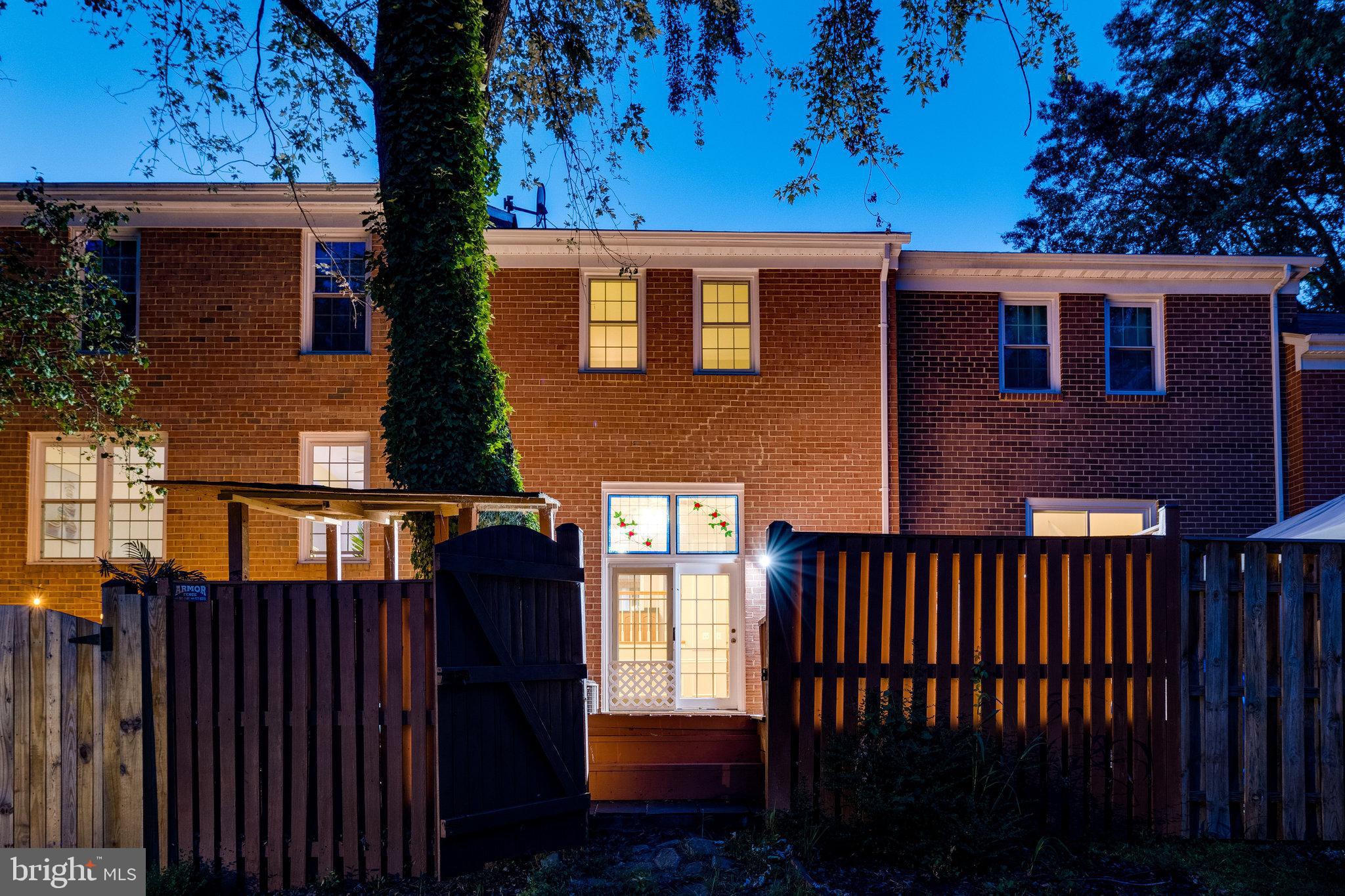 11865 Dunlop Court Reston, VA 20191 - Photo 65 of 76 Beautiful outdoor space to enjoy a lovely evening