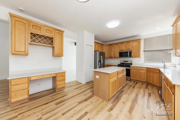 $579,900 | 1110 Oakhill Drive, Aurora, IL 60502