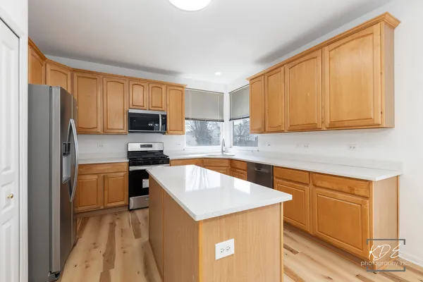 $579,900 | 1110 Oakhill Drive, Aurora, IL 60502