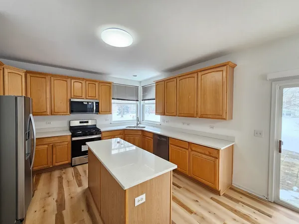 $579,900 | 1110 Oakhill Drive, Aurora, IL 60502