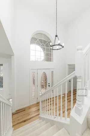 $579,900 | 1110 Oakhill Drive, Aurora, IL 60502