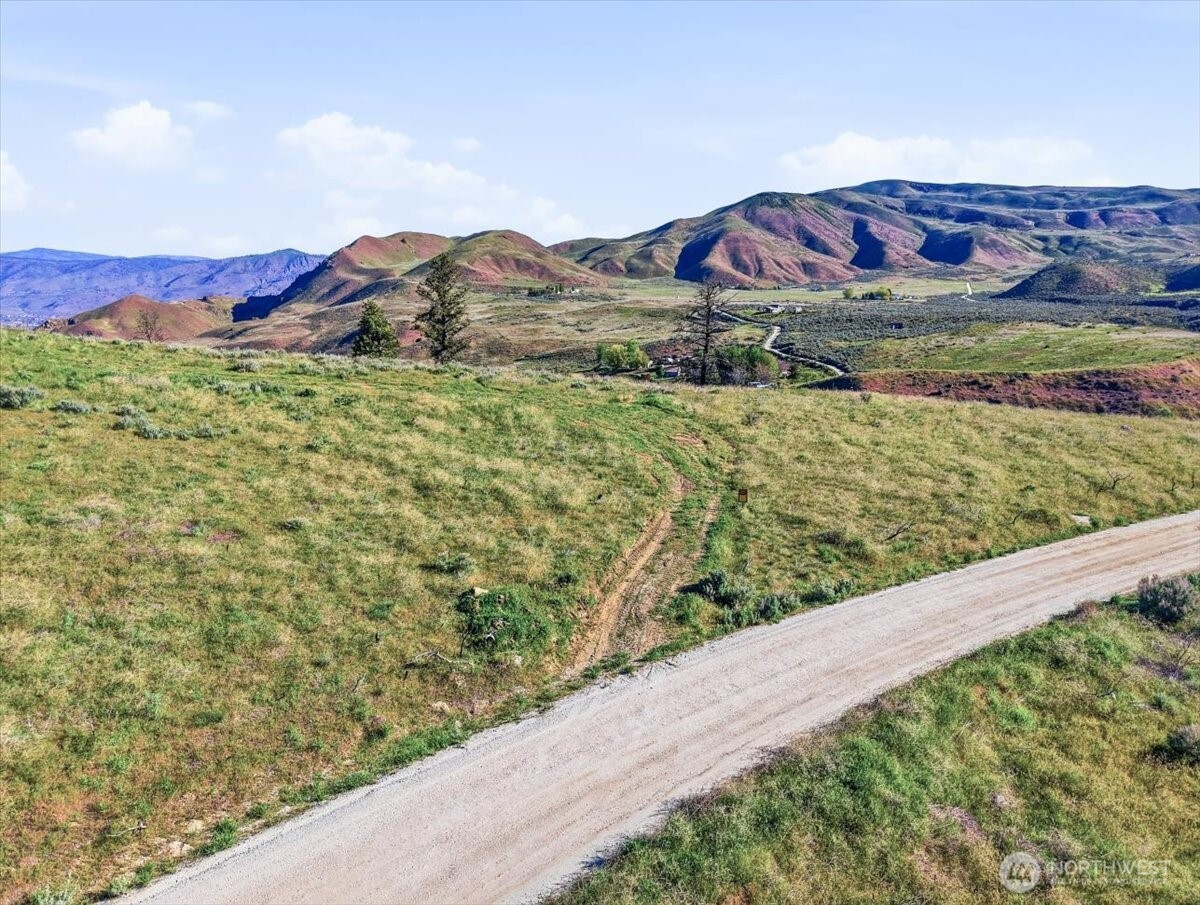 25 Chelan Hills Acres Road Orondo, WA 98843 - Photo 22 of 39 a view of a yard with an ocean