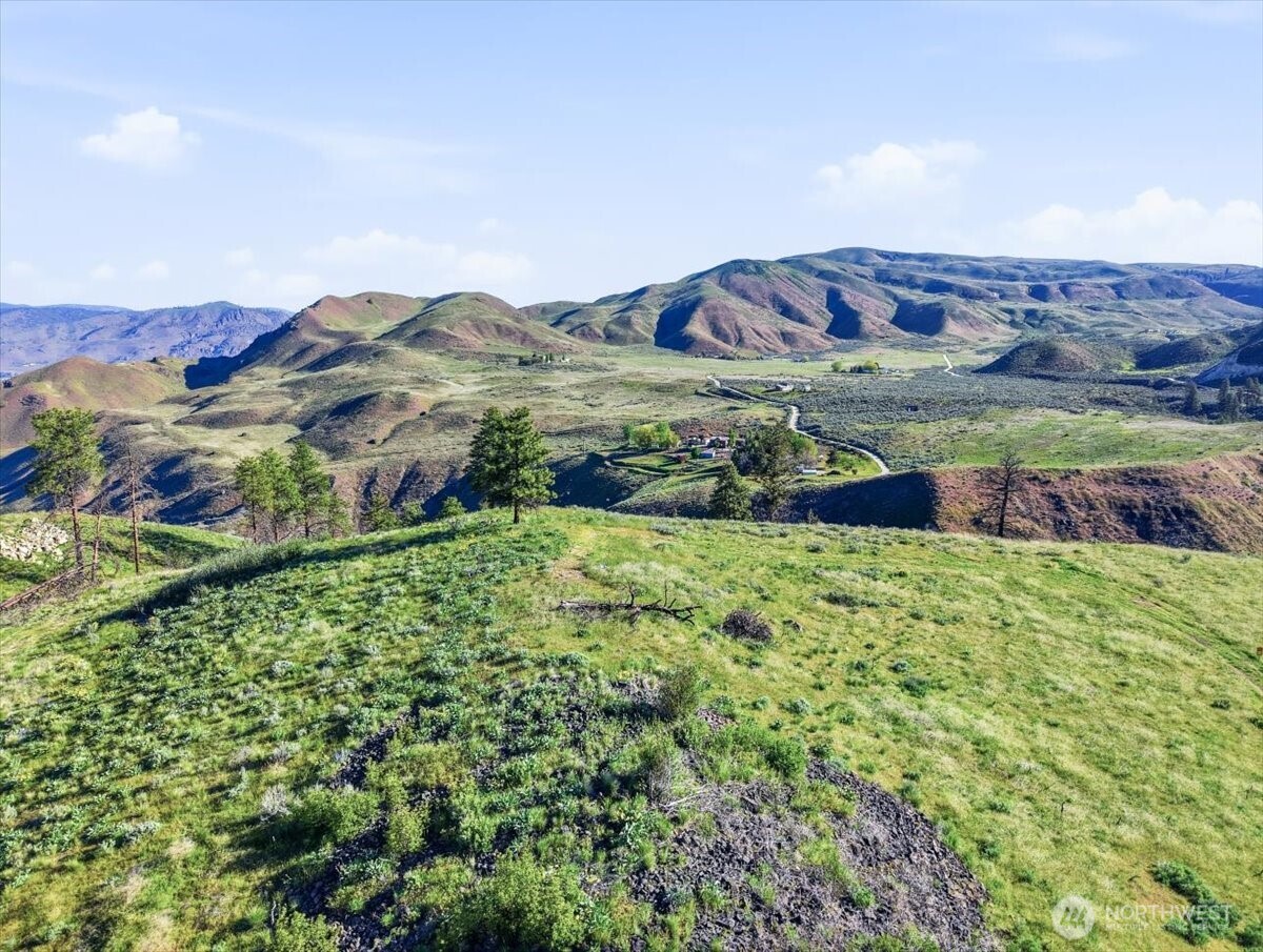 25 Chelan Hills Acres Road Orondo, WA 98843 - Photo 35 of 39 a view of houses with outdoor space