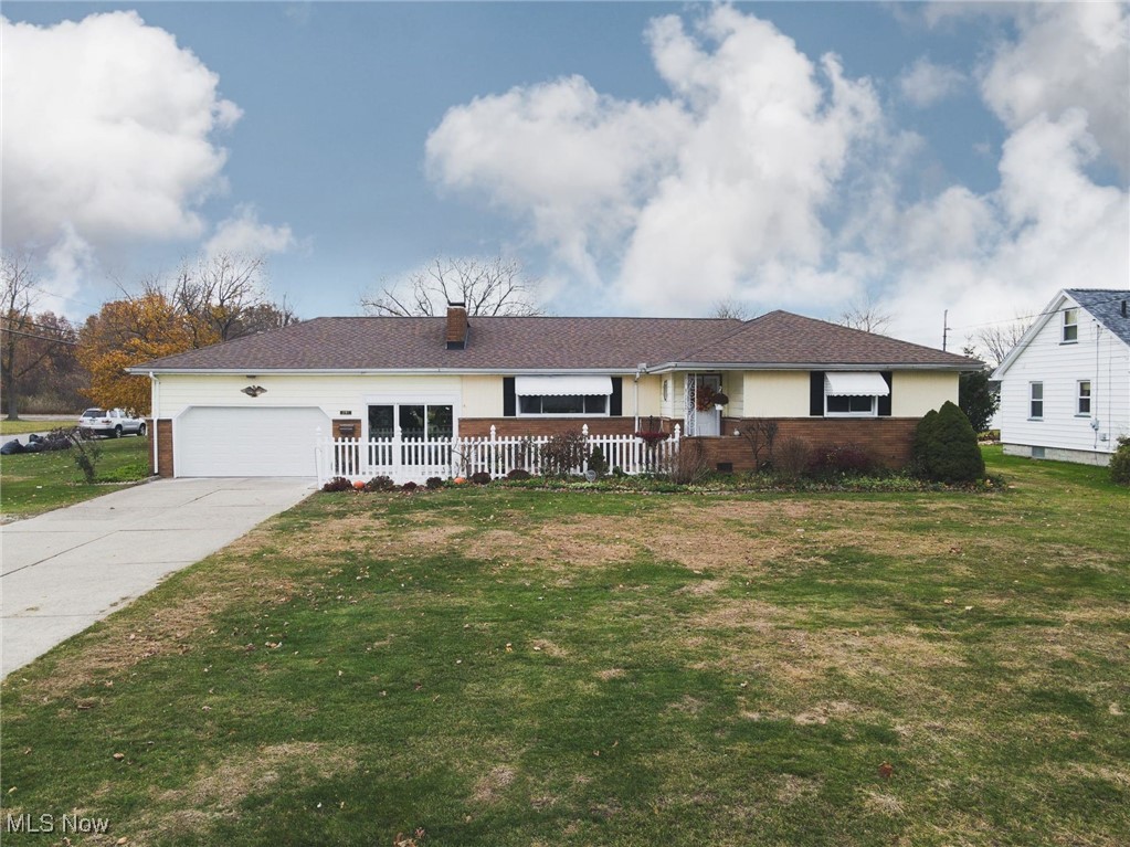 291 Struthers-Liberty Road Campbell, OH 44405 - Photo 1 of 24 Ranch-style house featuring a front yard, brick siding, and concrete driveway