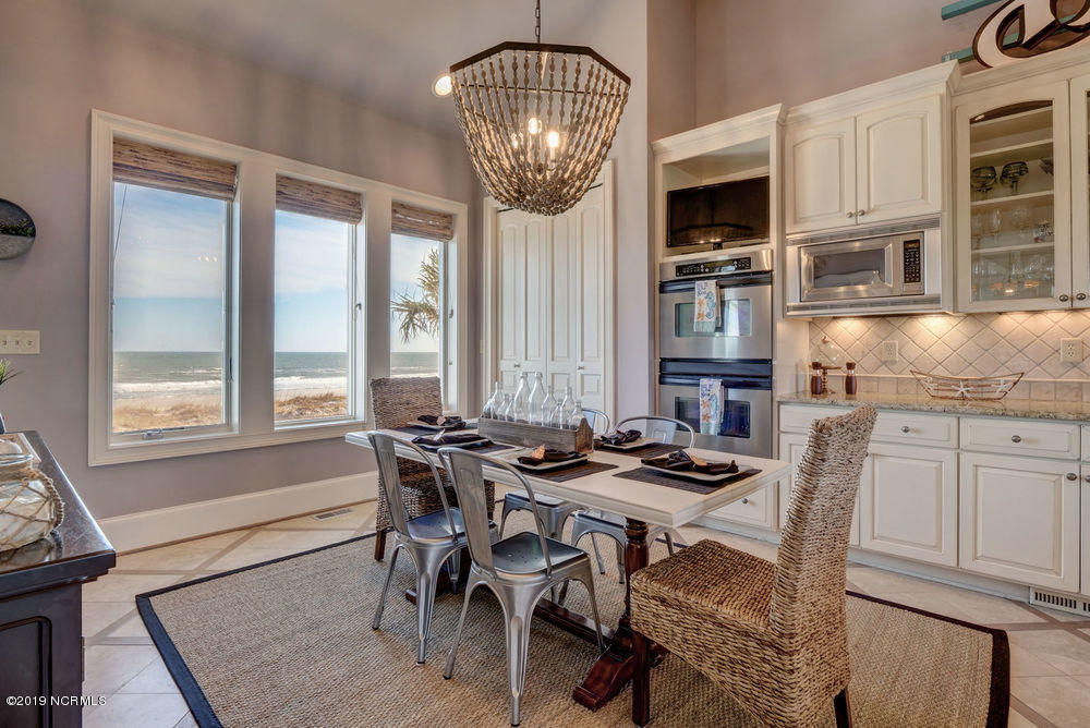 264 Beach Road North Wilmington, NC 28411 - Photo 21 of 51 Kitchen breakfast area