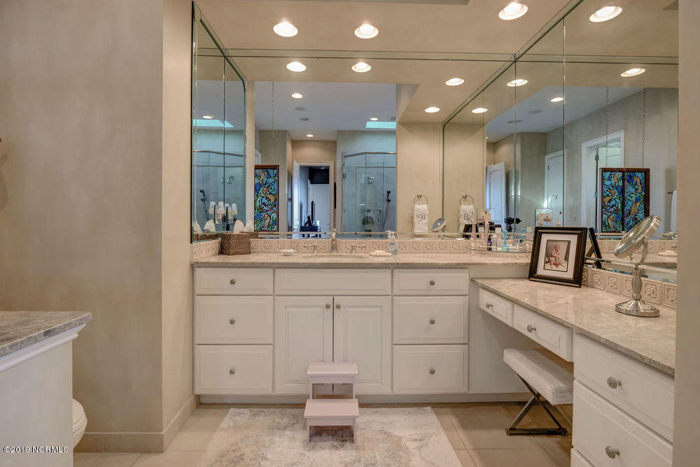 264 Beach Road North Wilmington, NC 28411 - Photo 32 of 51 Owners Bathroom showing her side