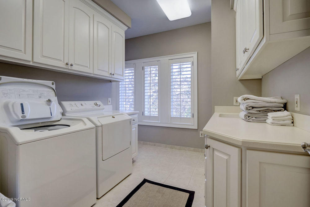 264 Beach Road North Wilmington, NC 28411 - Photo 48 of 51 Large laundry room