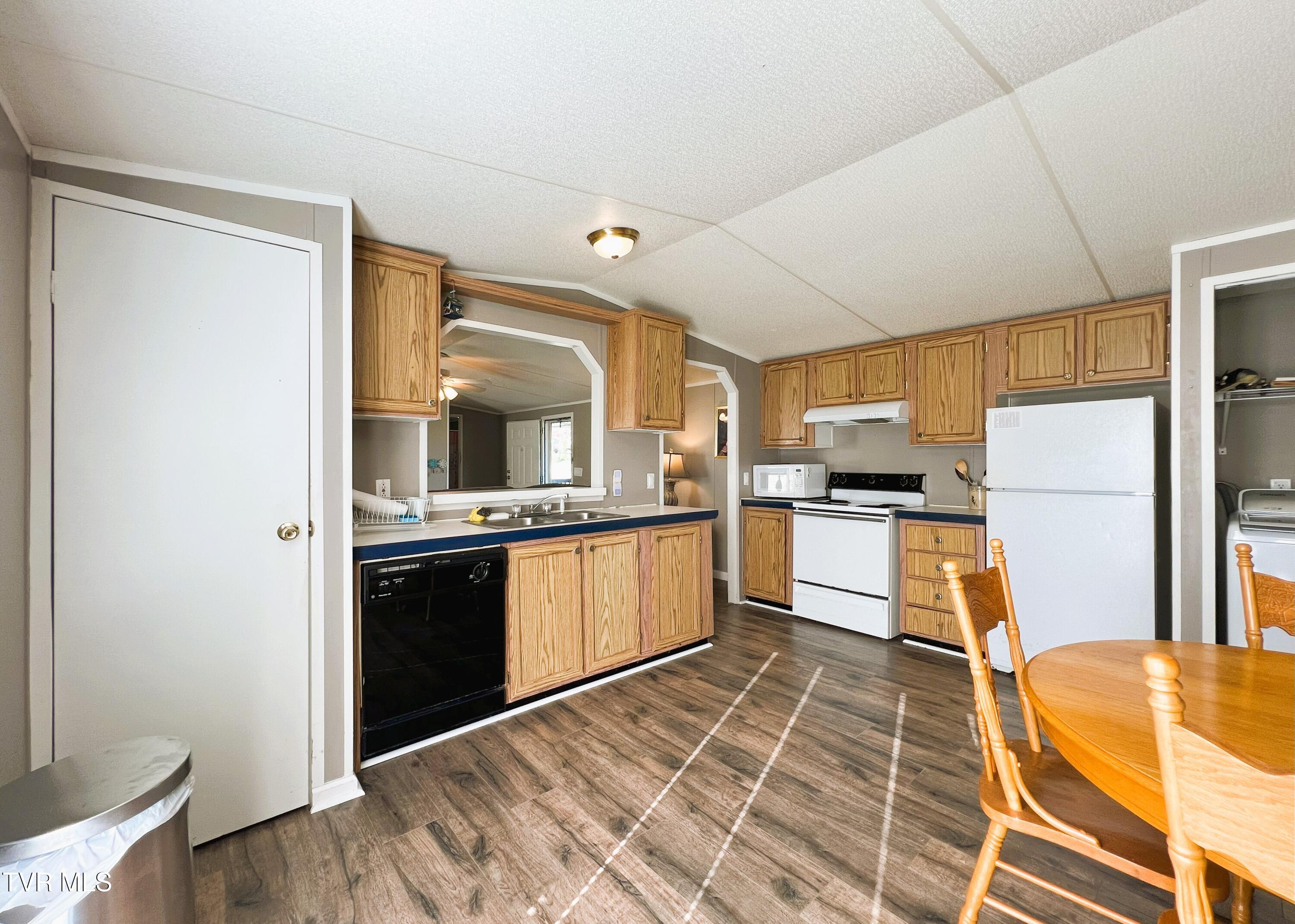 111 Chickadee Road Afton, TN 37616 - Photo 14 of 47 Kitchen