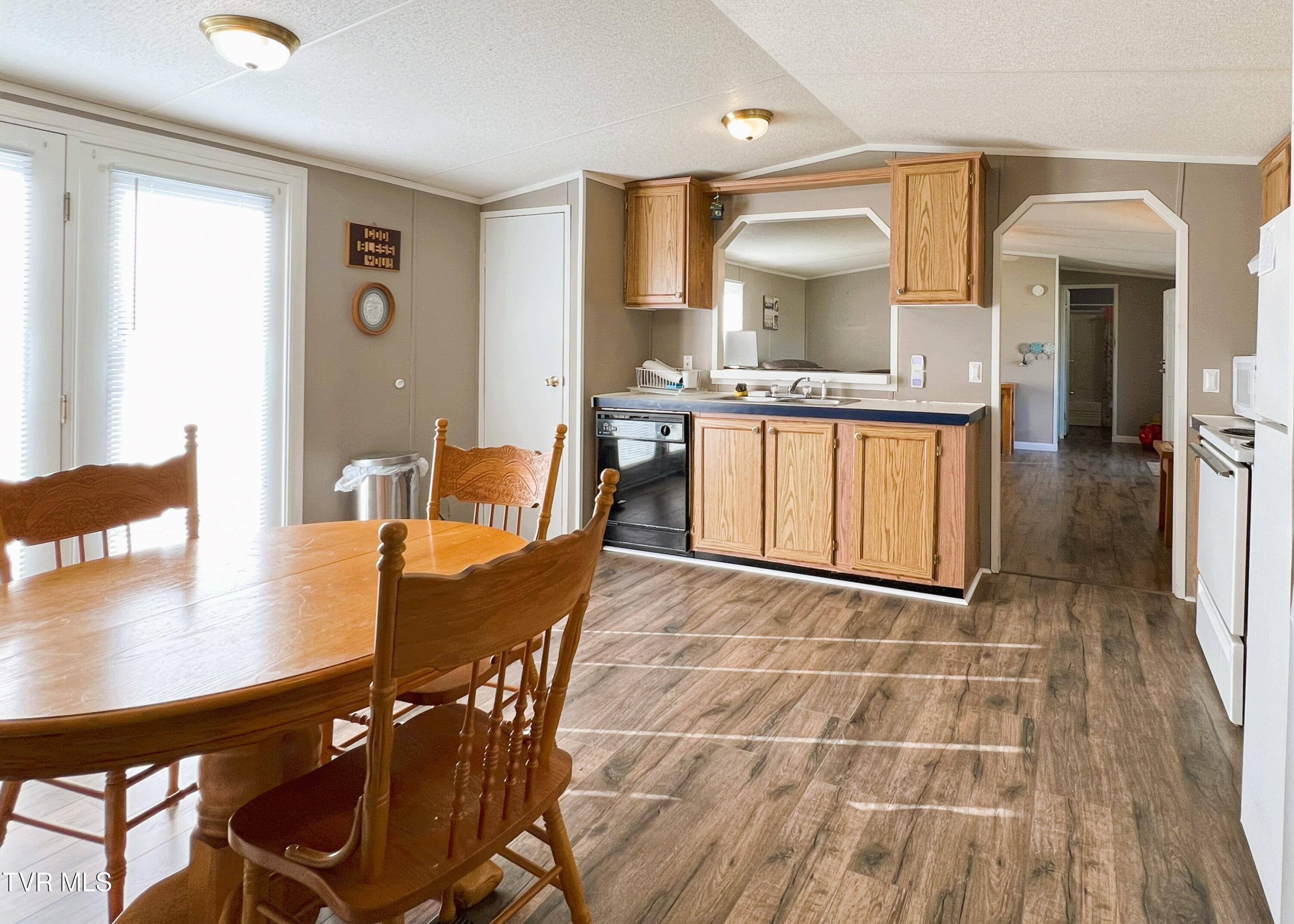 111 Chickadee Road Afton, TN 37616 - Photo 15 of 47 Kitchen