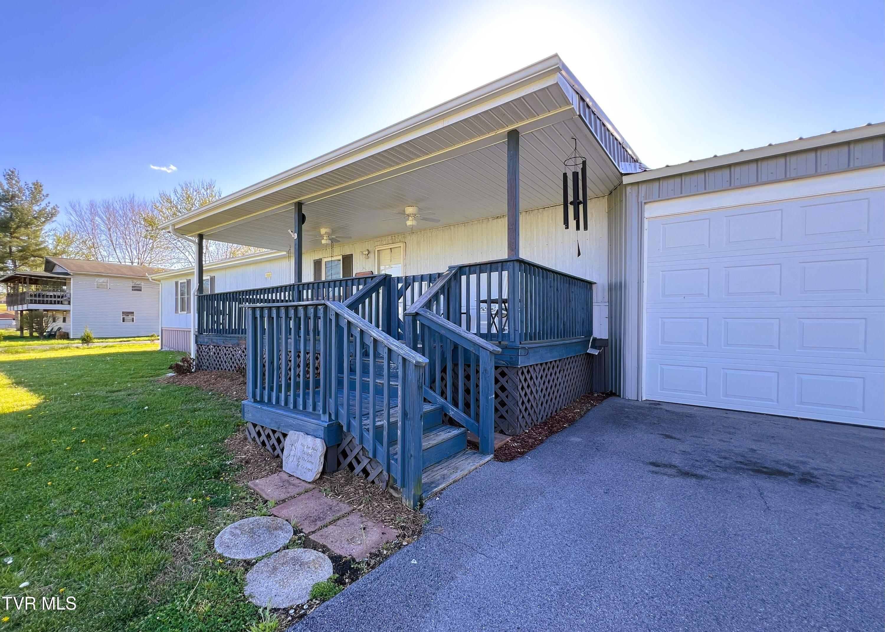 111 Chickadee Road Afton, TN 37616 - Photo 5 of 47 Front Porch