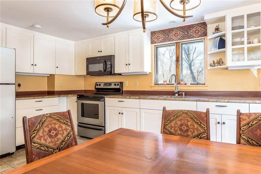 17 Breezy Knoll Road Smithfield, RI 02828 - Photo 18 of 39 Gallery Image 18