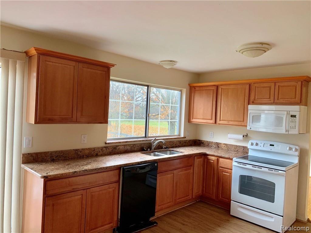 36213 Fredericksburg Road Farmington Hills, MI 48331 - Photo 11 of 29
