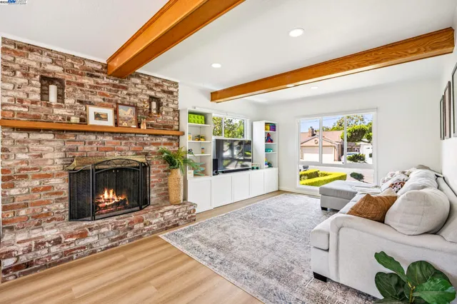 $998,000 | 24 Via Hermosa, San Lorenzo, CA 94580