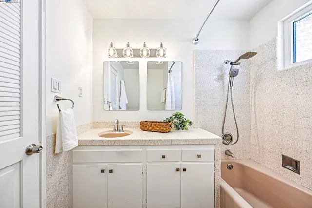 $998,000 | 24 Via Hermosa, San Lorenzo, CA 94580